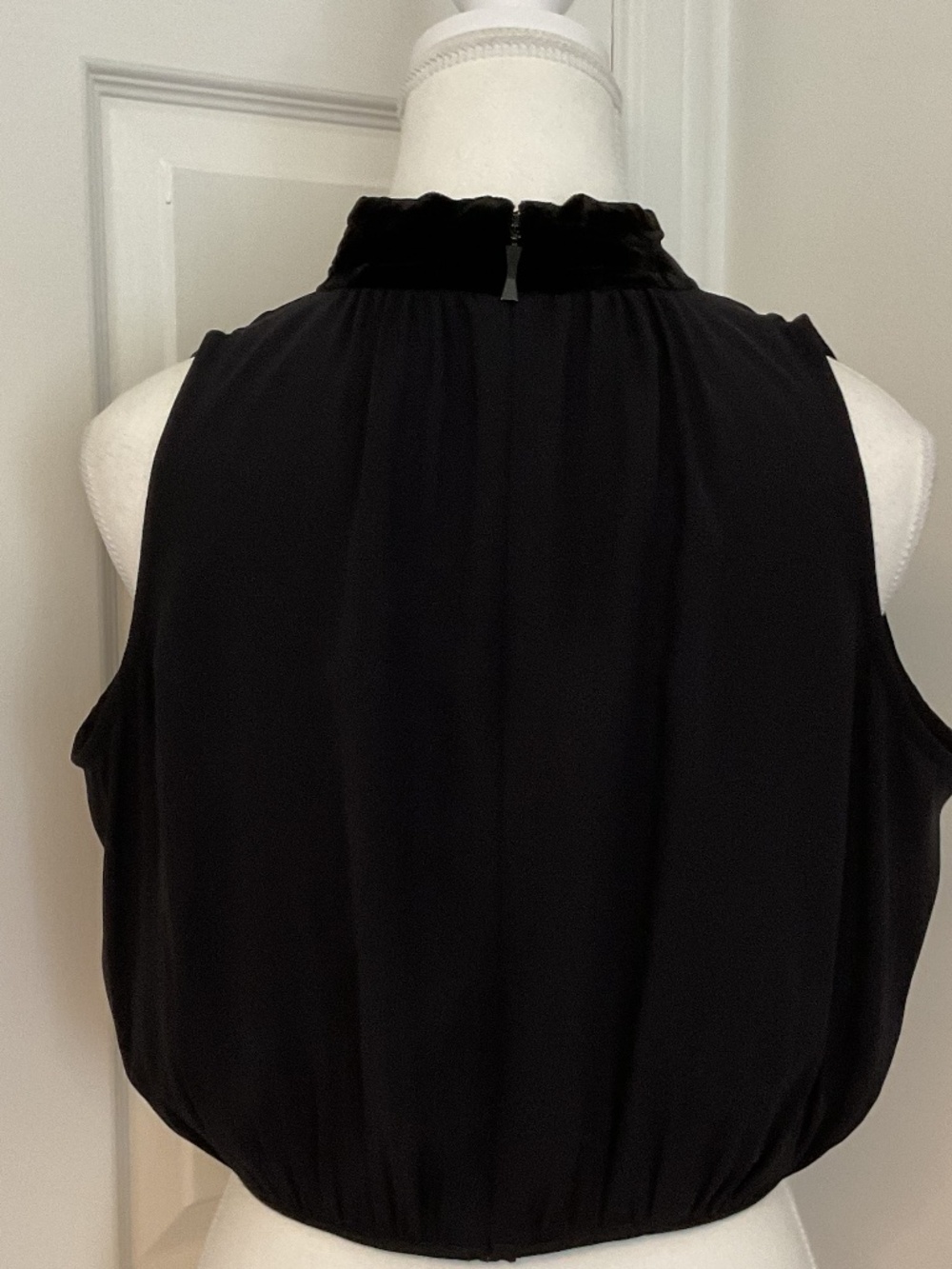 ⭐️ Kate Spade New York Black Velvet Bowed Top - size 4 - Picture 5 of 8